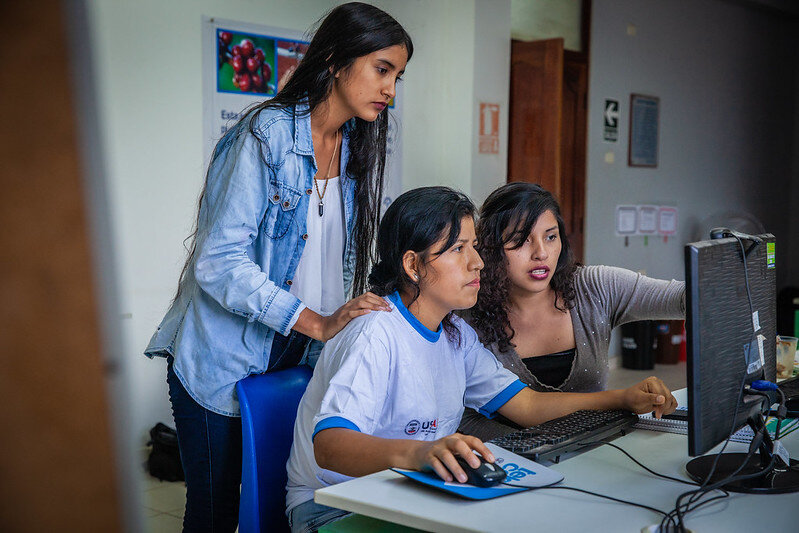 Digital Inclusion in the Peruvian Amazon. Photo by Jack Gordon for USAID / Digital Development Communications/flickr, CC BY 2.0<br>