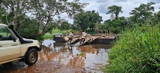 Oftmals ist der Zugang zu den D&ouml;rfern indigener V&ouml;lker erschwert. Foto: &copy; FAIRMED Kamerun - OCEAC Projekt<br>