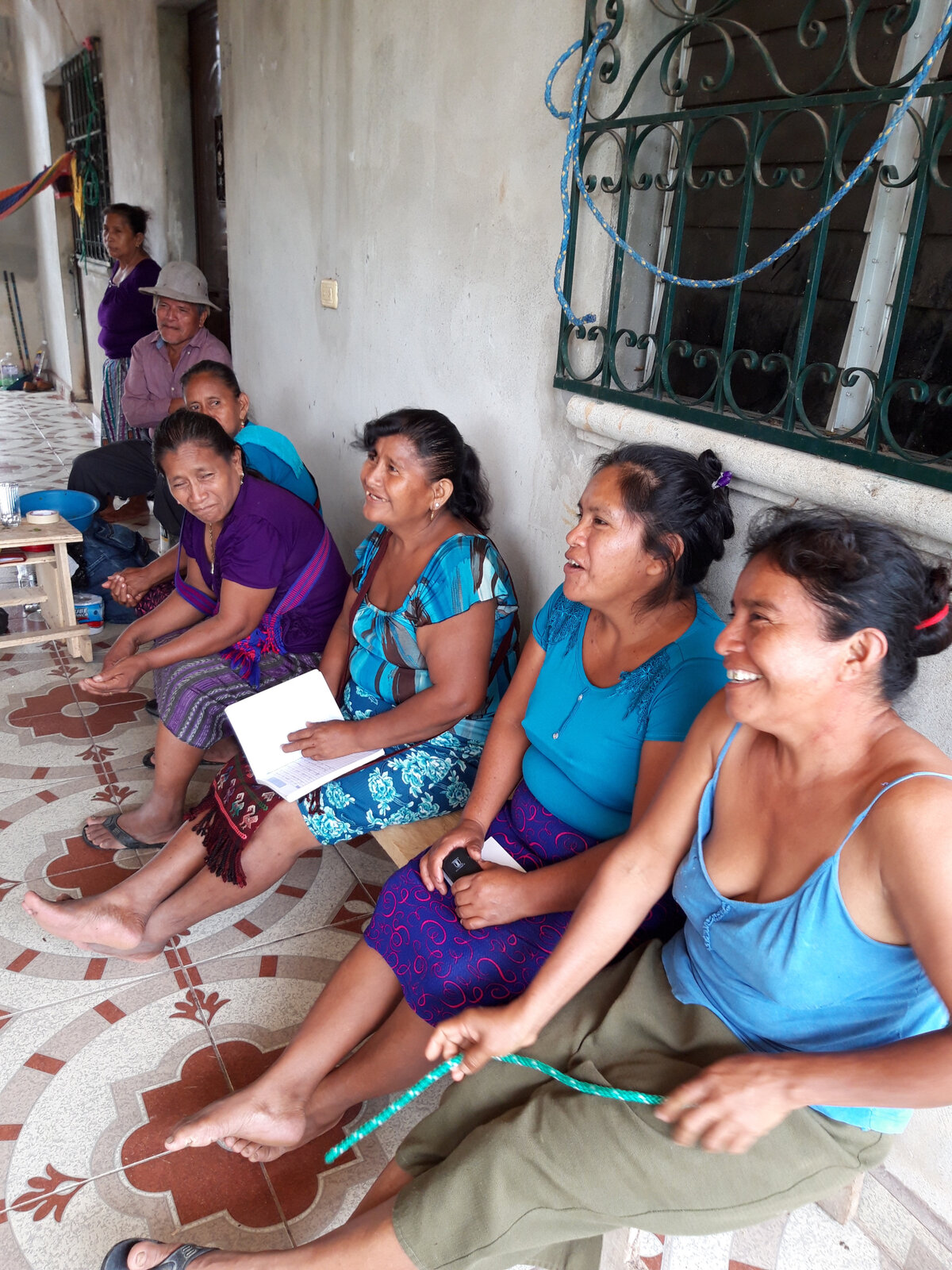 Teilnehmer*innen der Hebammen-Weiterbildung organisiert durch die Selbsthilfevereinigung AGPD. Foto: &copy; medico international schweiz<br>
