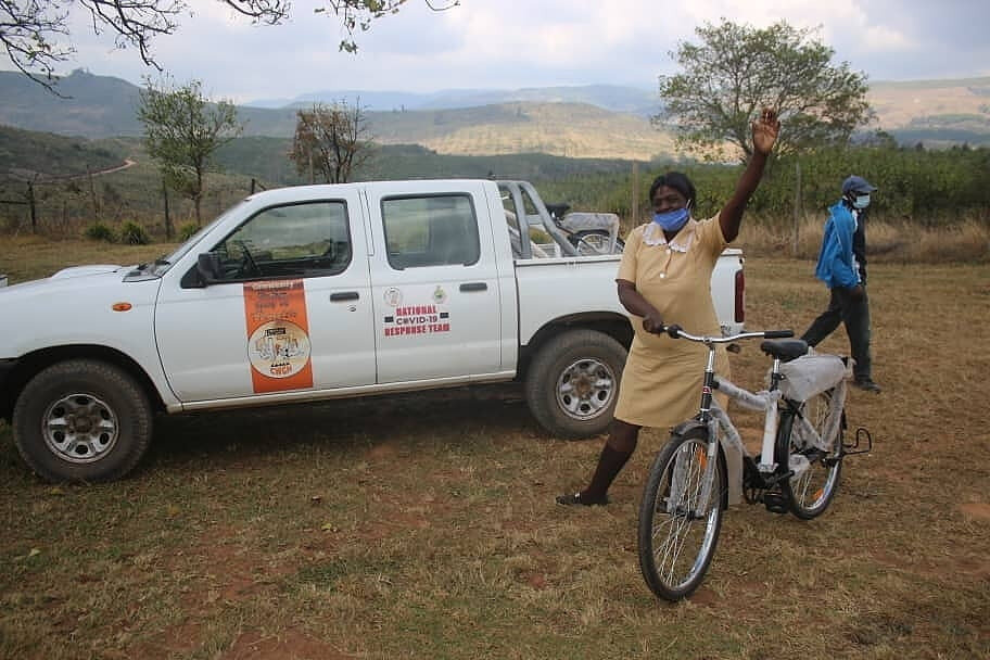 CHW in Rural Zimbabwe. Photo: &copy; Itai Rusike, CWGH
