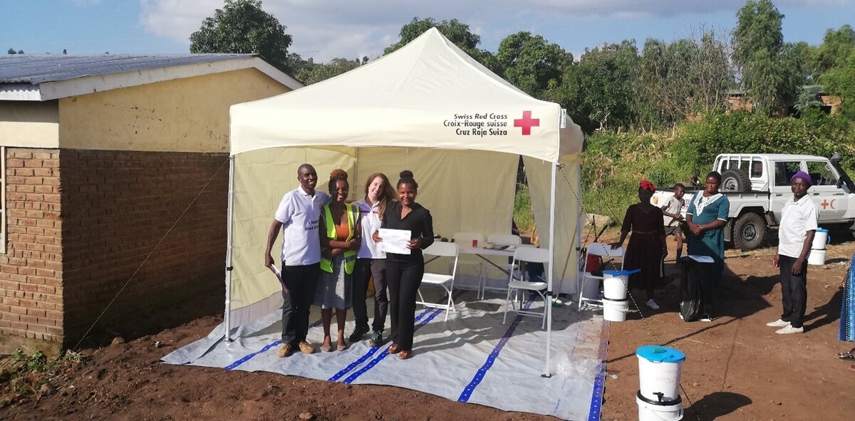 Certificate ceremony at an Oral Rehydration Point (ORP) after successful completion of training of trainers in Malawi, April 2023. Photo: &copy; Swiss Red Cross