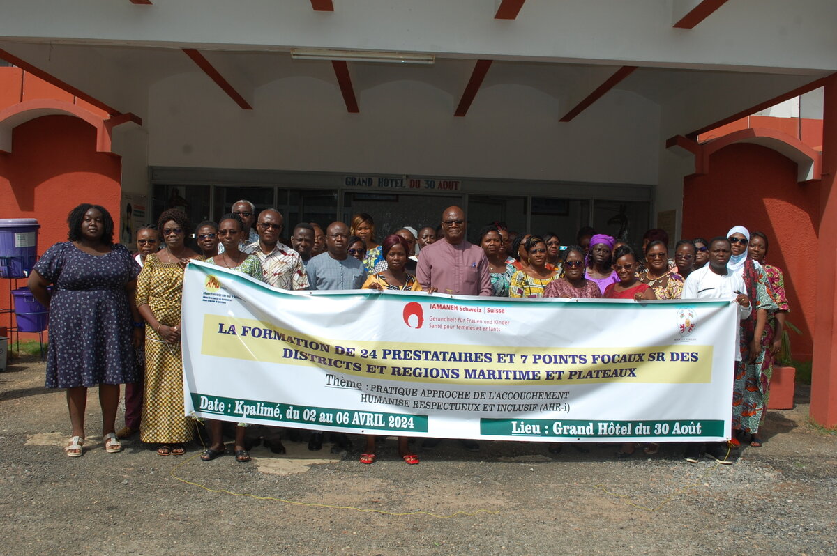 Training von Gebursthelfenden in Togo in inklusiver humanisierter Geburt. Foto: &copy; IAMANEH<br>