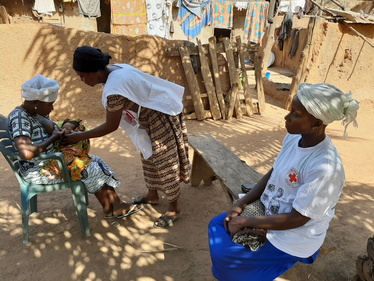 Mothers' Club visiting postnatal mother and breast positioning. Photo: &copy; GRCS<br>