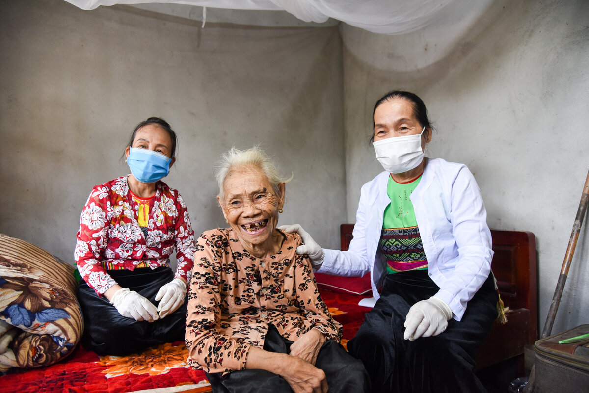 Home care volunteers of ISHC in Mong village, Luong Son district, Hoa Binh province taking care of Mrs. Tran Thi Tong, who is disabled and in difficult situation. Photo: &copy; Duc Le, HelpAge, Vietnam