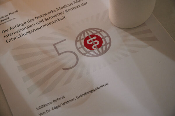 Die Anfänge des Netzwerks Medicus Mundi Schweiz im  internationalen und Schweizer Kontext der Entwicklungszusammenarbeit