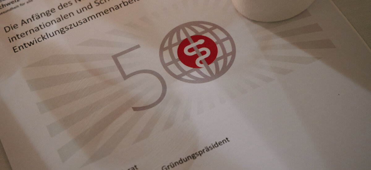 Die Anfänge des Netzwerks Medicus Mundi Schweiz im  internationalen und Schweizer Kontext der Entwicklungszusammenarbeit