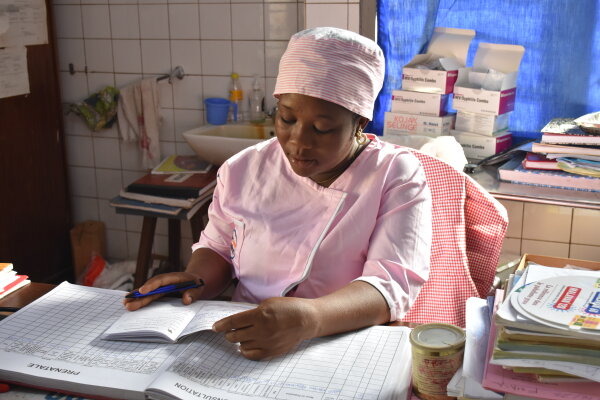 Hebamme Nomme Kodjoukalo-Pitikalo aus Togo im Interview