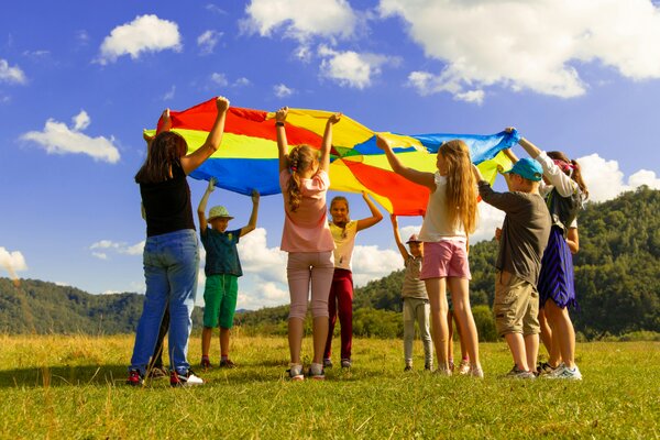 Encouraging progress in inclusive health policies for refugees and migrants
