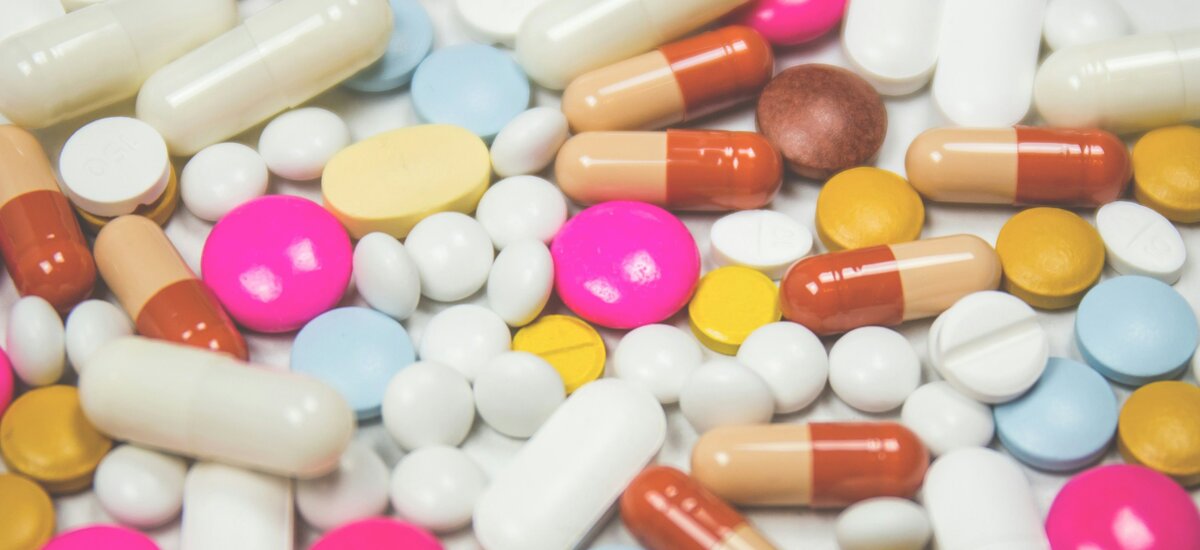 Ideologie statt evidenzbasierter Gesundheitspolitik – und die Pharmaindustrie investiert trotzdem
