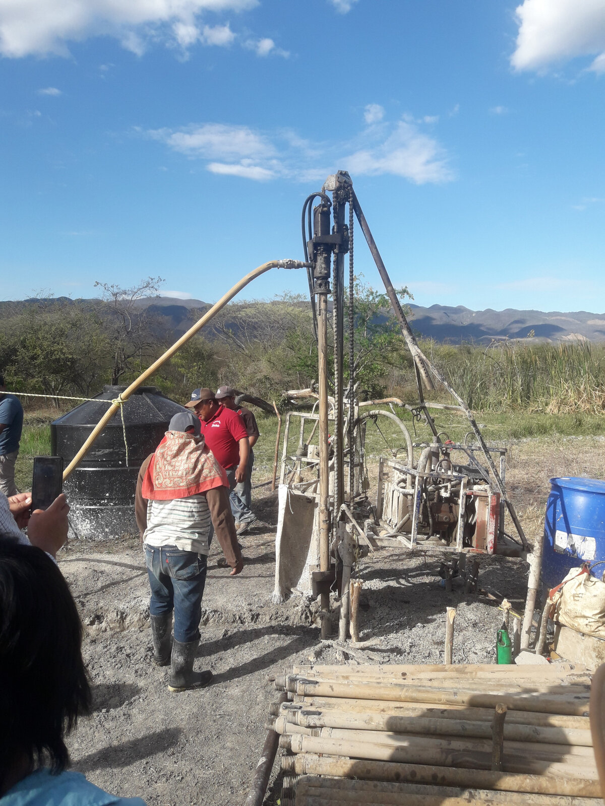 Le percement d'un puit profond dans un village du Chiapas, fait gr&acirc;ce &agrave; la coop&eacute;ration suisse et r&eacute;alis&eacute; par Madre Tierrs Mexico: Enfin le probl&egrave;me de l'eau se r&eacute;soud! Photo: &copy; Madre Tierra Mexico<br>