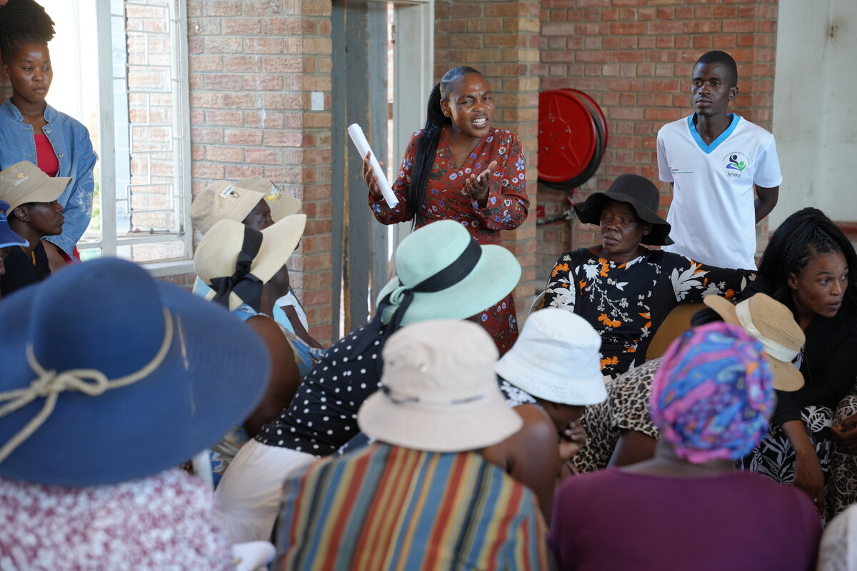Session at community level with parents. Photo: &copy; terre des hommes schweiz / Sheila Glasz <br>