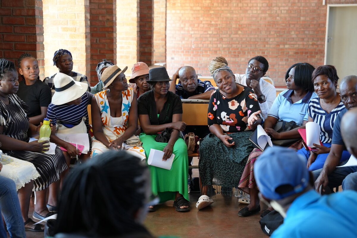 Session at community level with parents. Photo: &copy; terre des hommes schweiz / Sheila Glasz <br>