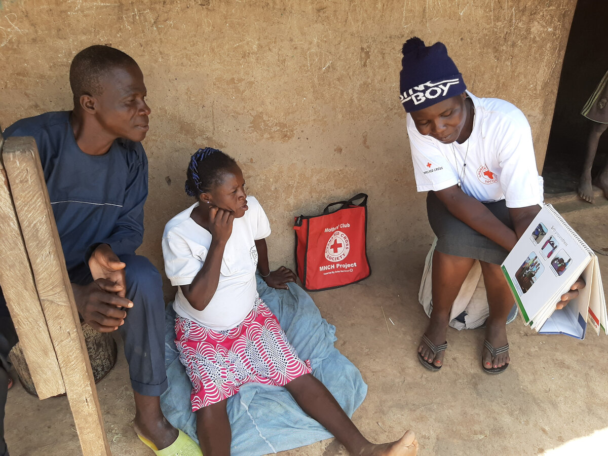 Mothers' Club member engaging pregnant woman and husband on birth preparedness and complication readiness. Photo: &copy; GRCS<br>
