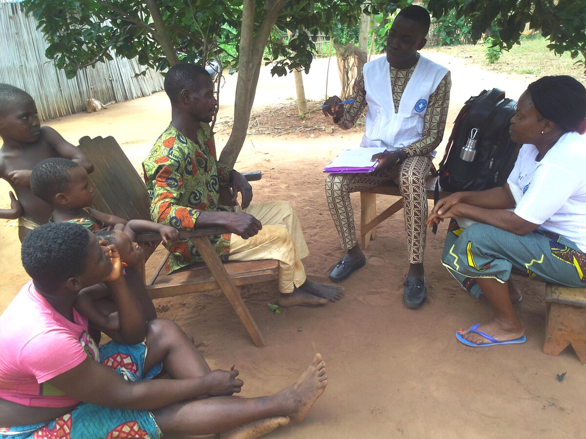 Visite &agrave; Domicile de Sensibilisation sur les Maladies hydro-f&eacute;cales. Photo: &copy; Chantal Dagba<br>