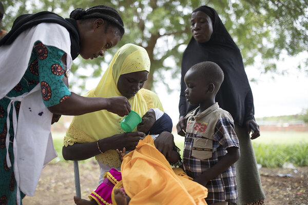 Labour conditions in dual-cadre community health worker programmes: a systematic review