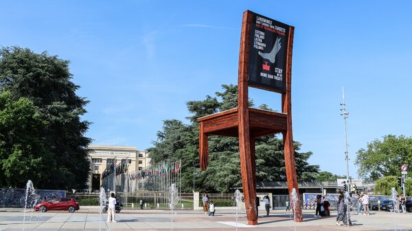 Une bannière sur Broken Chair pour dire non au retour des mines