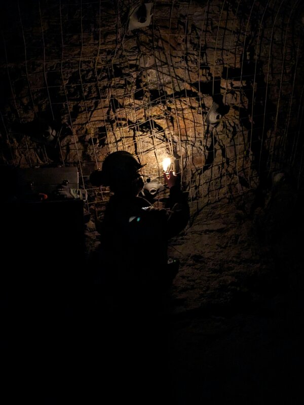 Se remettre d’un accident de mine et regarder vers l'avenir : l'histoire de Carlos Bolaños