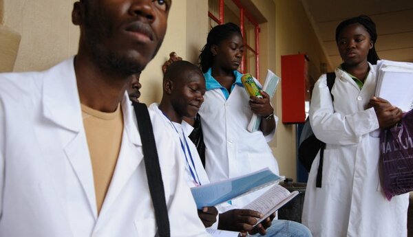 Gesundheitspersonalmangel nicht auf Kosten der Ärmsten lösen