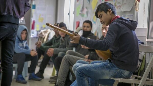 Wege aus dem Trauma: Perspektiven für geflüchtete Kinder und Jugendliche in der Schweiz