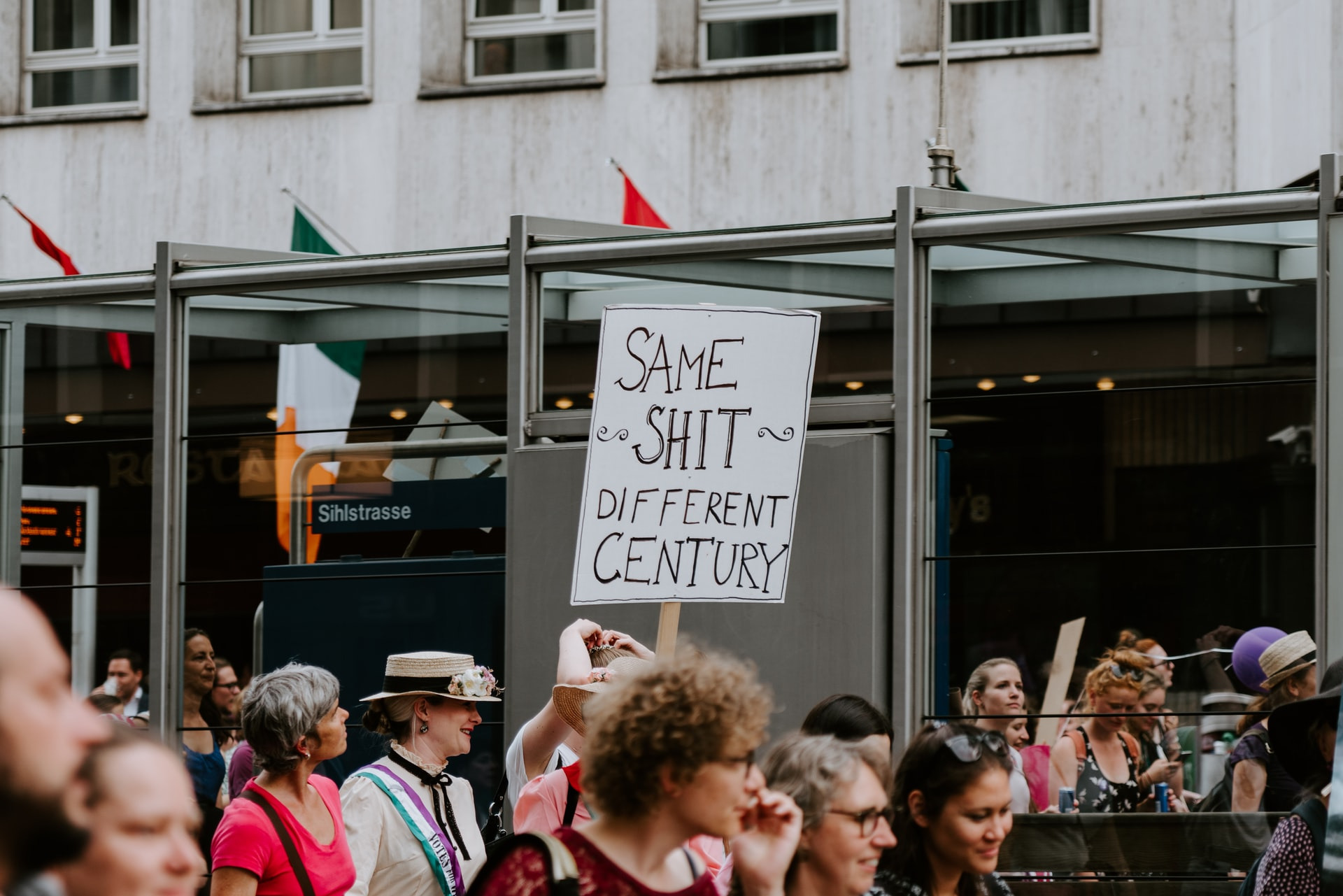 Photo by Claudio Schwarz | @purzlbaum on Unsplash <br>