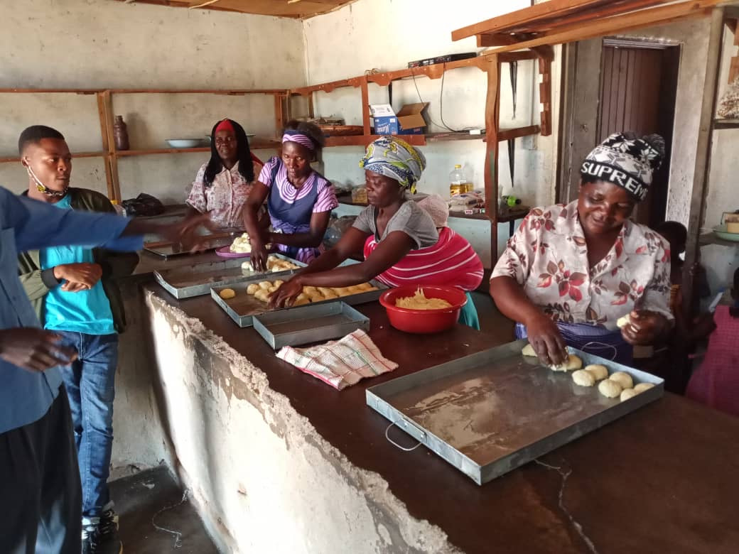 Bun baking initiative started within CKT group, sold for income. Photo: &copy; SolidarMed<br>