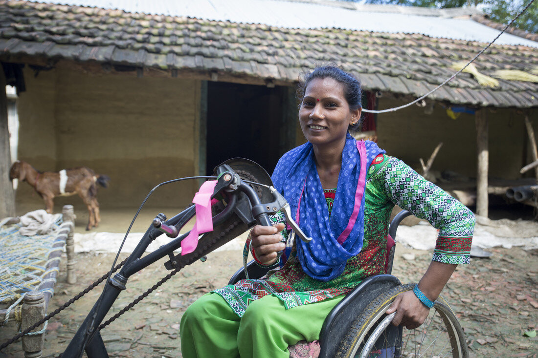 Deu Kumari (39 ans) est une b&eacute;n&eacute;ficiaire de l'Association des femmes handicap&eacute;es du N&eacute;pal (NDWA), partenaire de CBM. Photo: &copy; CBM<br>