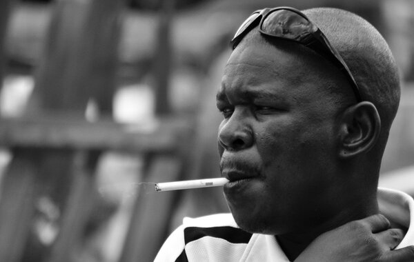 Démantèlement des navires en Asie et cigarettes toxiques en Afrique