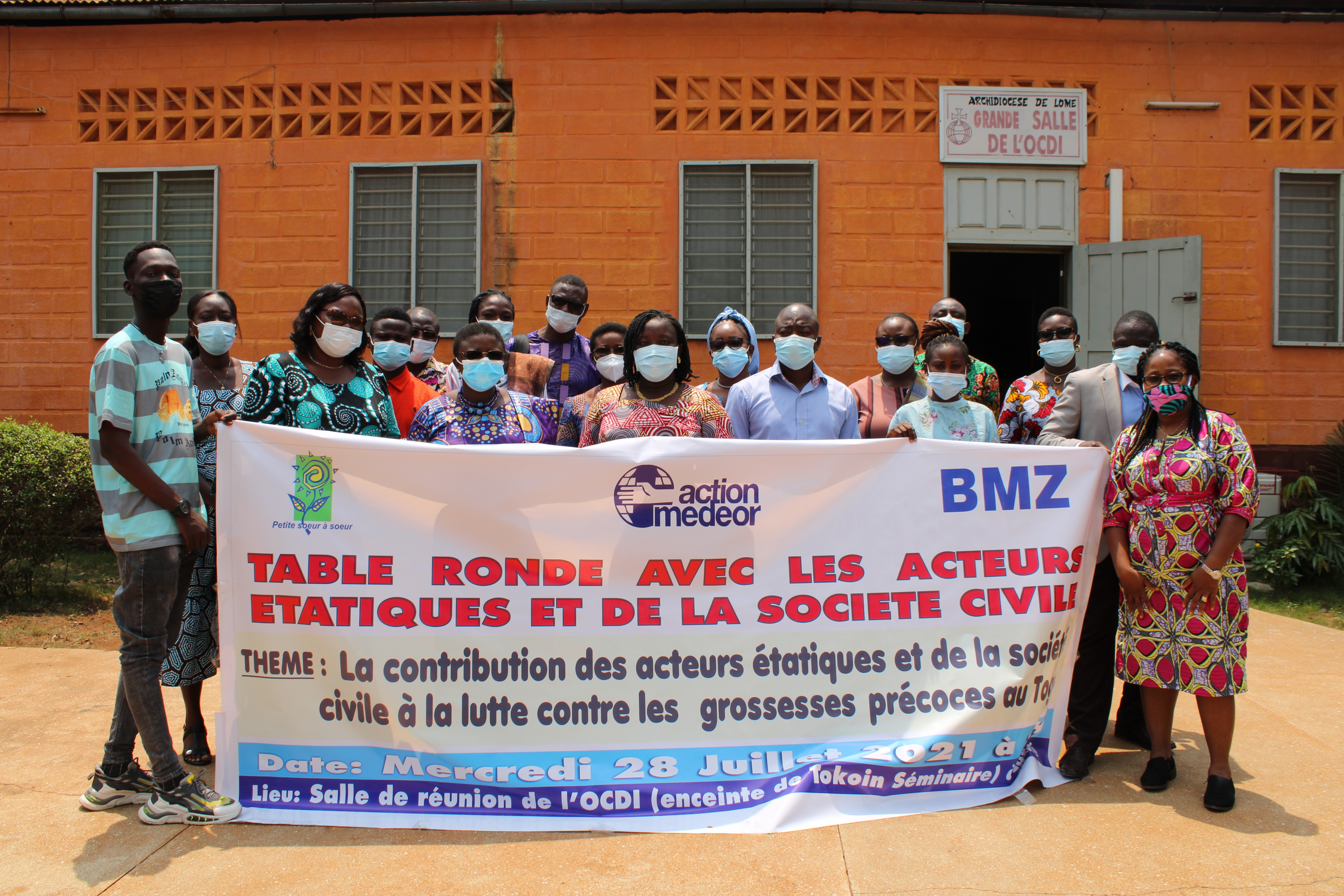 Table ronde avec les acteurs &eacute;tatiques et de la soci&eacute;te civile sur la lutte contre les grossesses pr&eacute;coces au Togo le 28 juillet 2021 &agrave; Lom&eacute;. Photo : &copy; Petite Soeur &agrave; Soeur (PSAS)