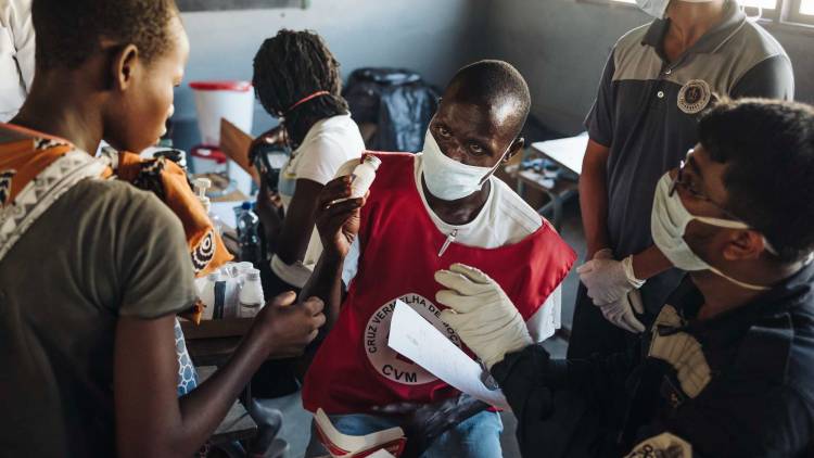 Face au risque d’épidémies, la CRS étoffe son aide au Mozambique